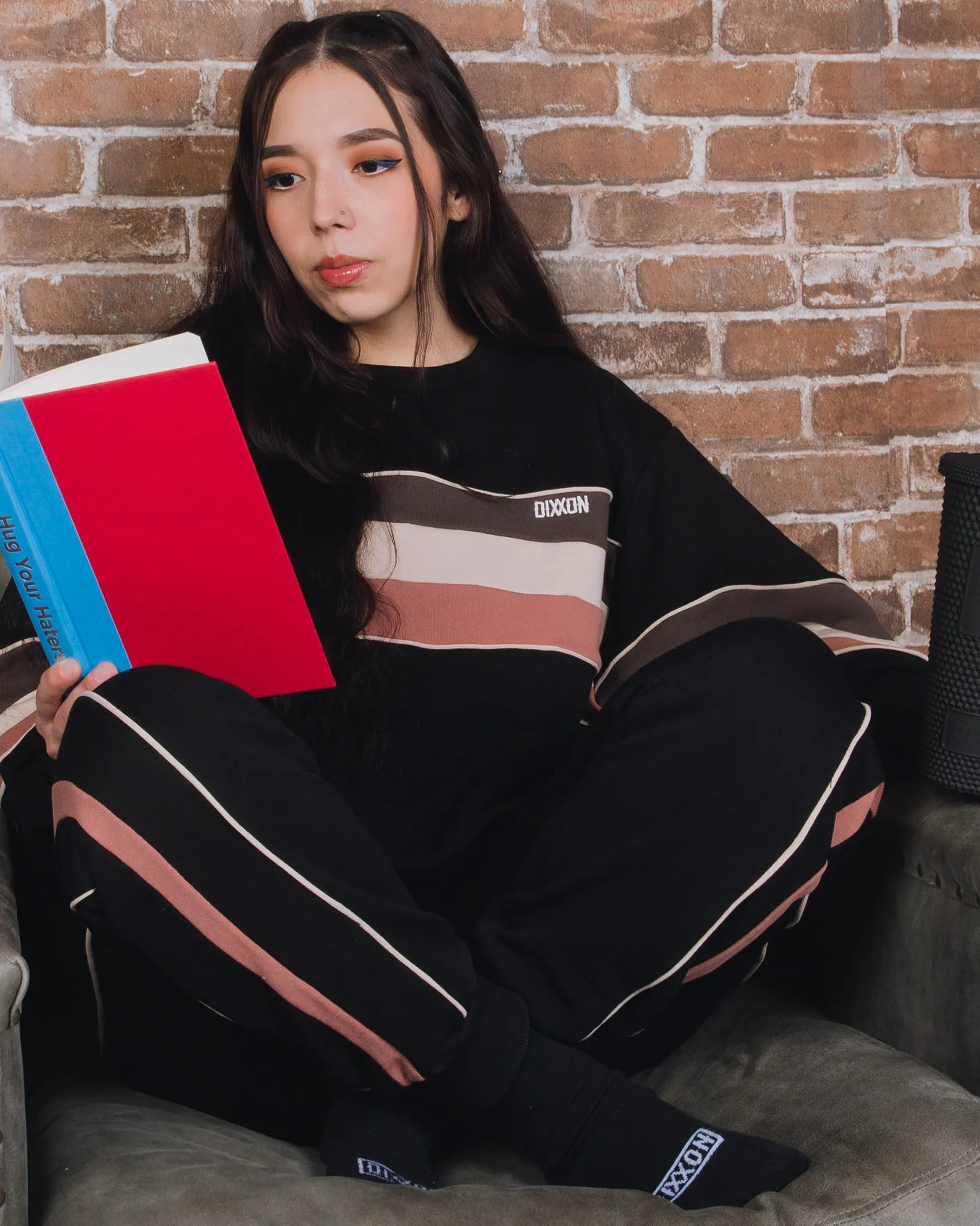 Womens Stylish Striped Crewneck Sweatshirt for Sunday Leisure - Neo Design